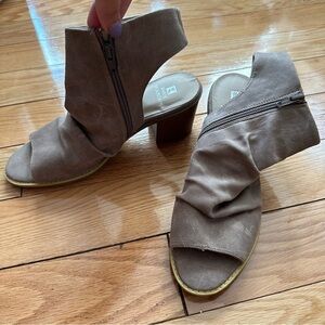 Cliffs by White Mountain Gray Open Toe open heel shoes heels